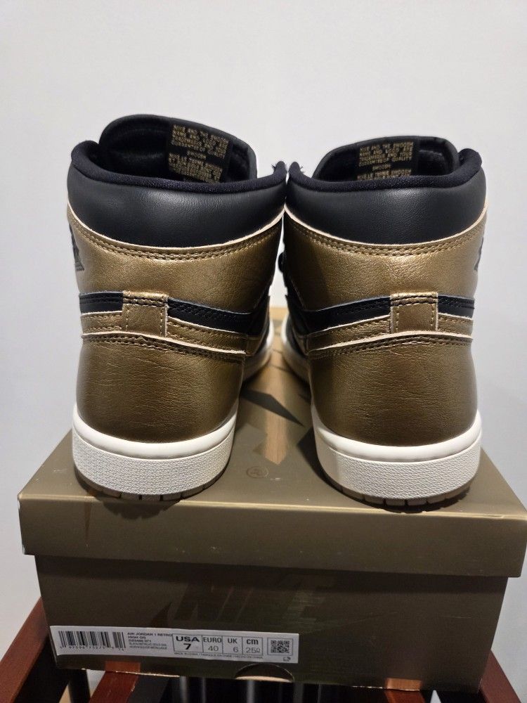 Nike Air Jordan 1 High OG Black and Gold Men's Size 7 - photo 4