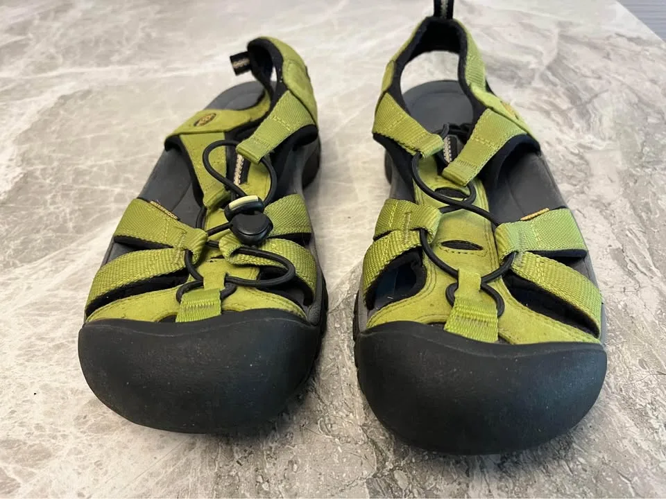 Keens Women’s Shoes, size 10