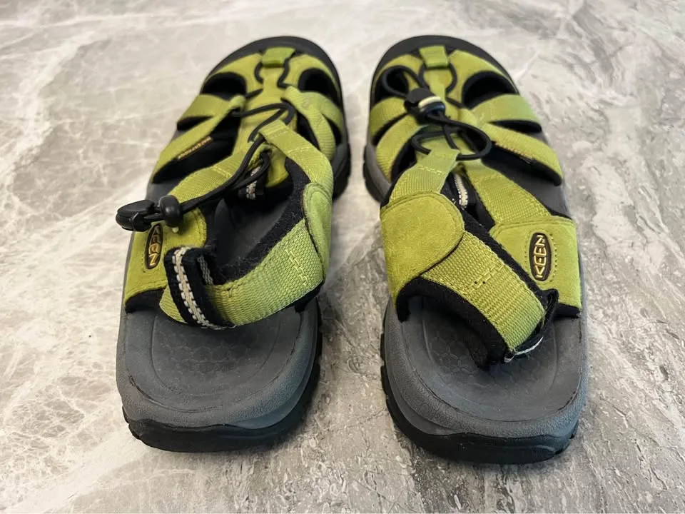 Keens Women’s Shoes, size 10 image indicator(3)