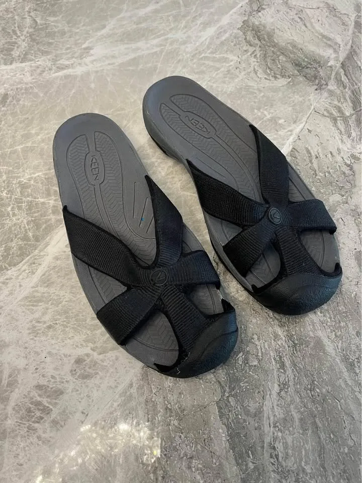 Keens Bali Slide Sandal, Women’s size 11 image indicator(2)