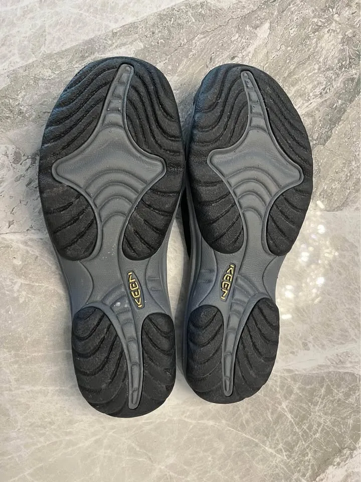 Keens Bali Slide Sandal, Women’s size 11 image indicator(4)