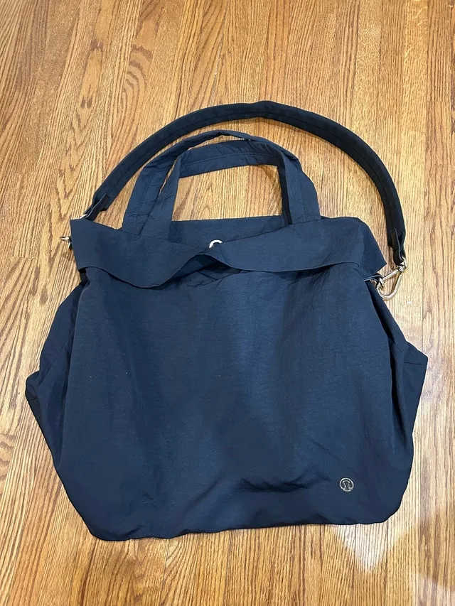 Lulu Lemon tote bag thumbnail
