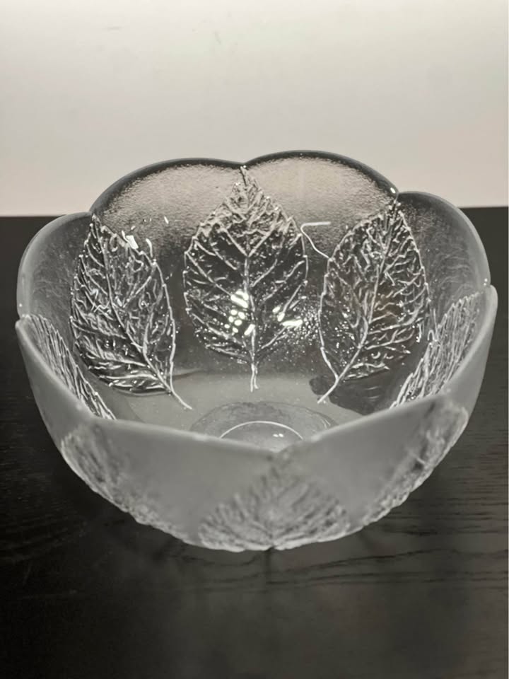Kosta Boda Party leaf-patterned glass serving bowl - photo 2