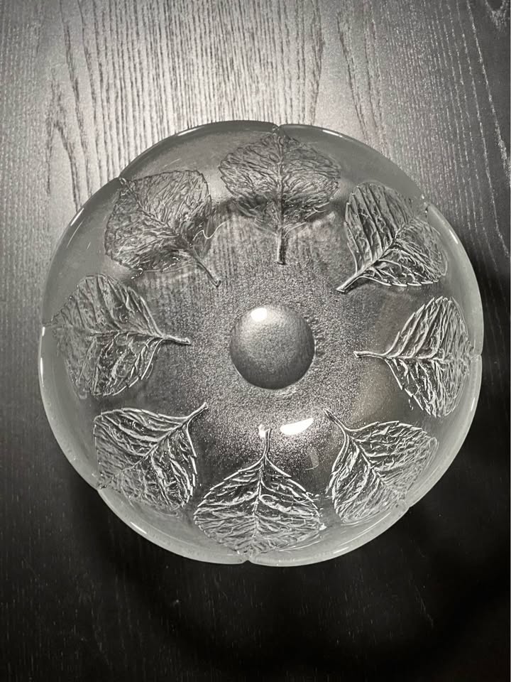 Kosta Boda Party leaf-patterned glass serving bowl - photo 3