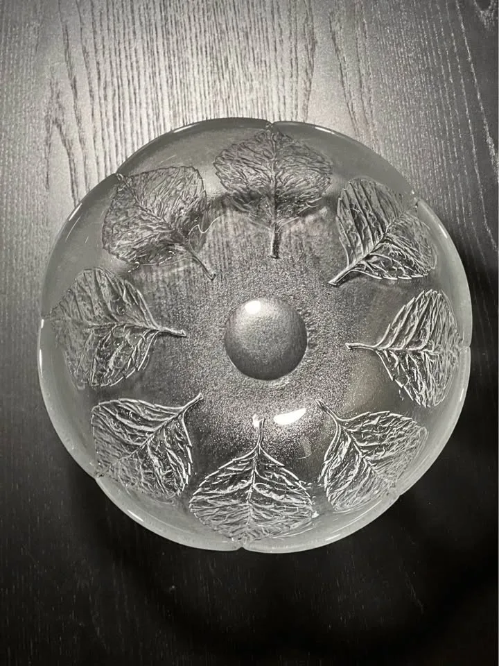 Kosta Boda Party leaf-patterned glass serving bowl image indicator(3)