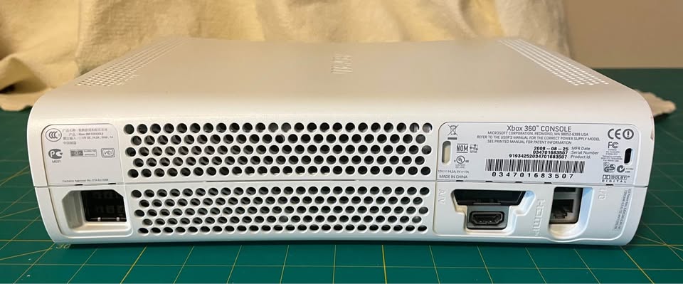 Xbox 360 (2008, HDMI) - Powers On - For Parts - photo 2