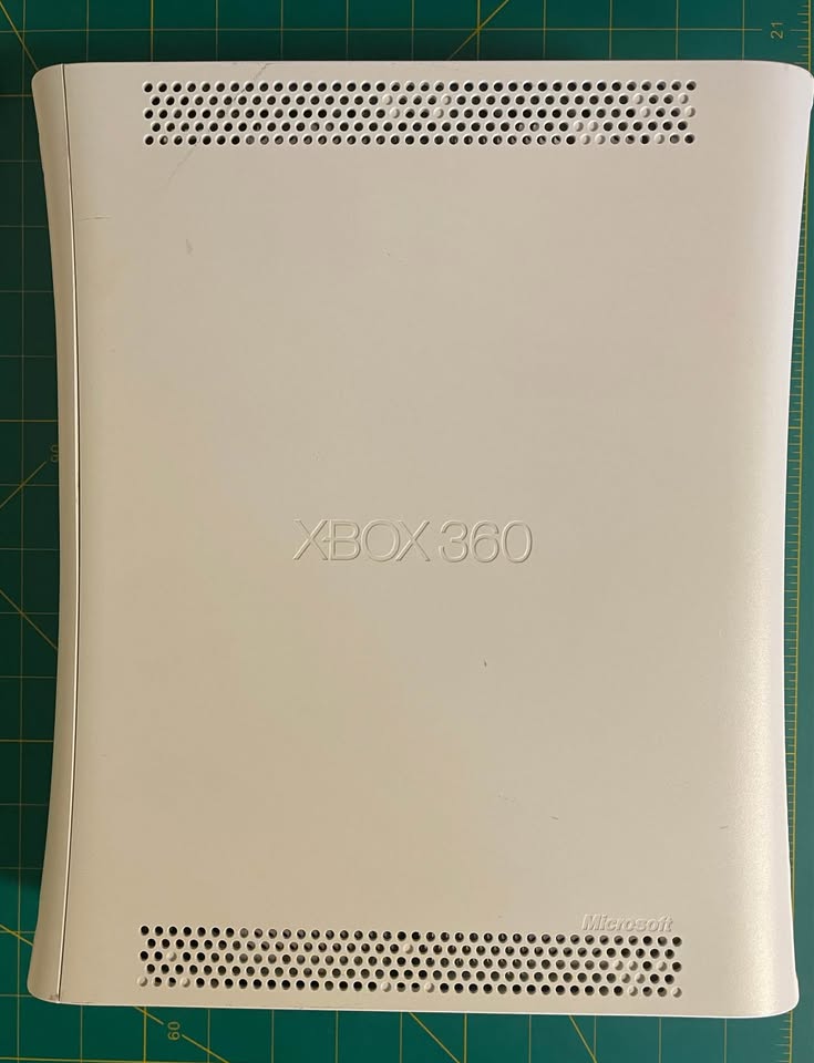 Xbox 360 (2008, HDMI) - Powers On - For Parts - photo 3