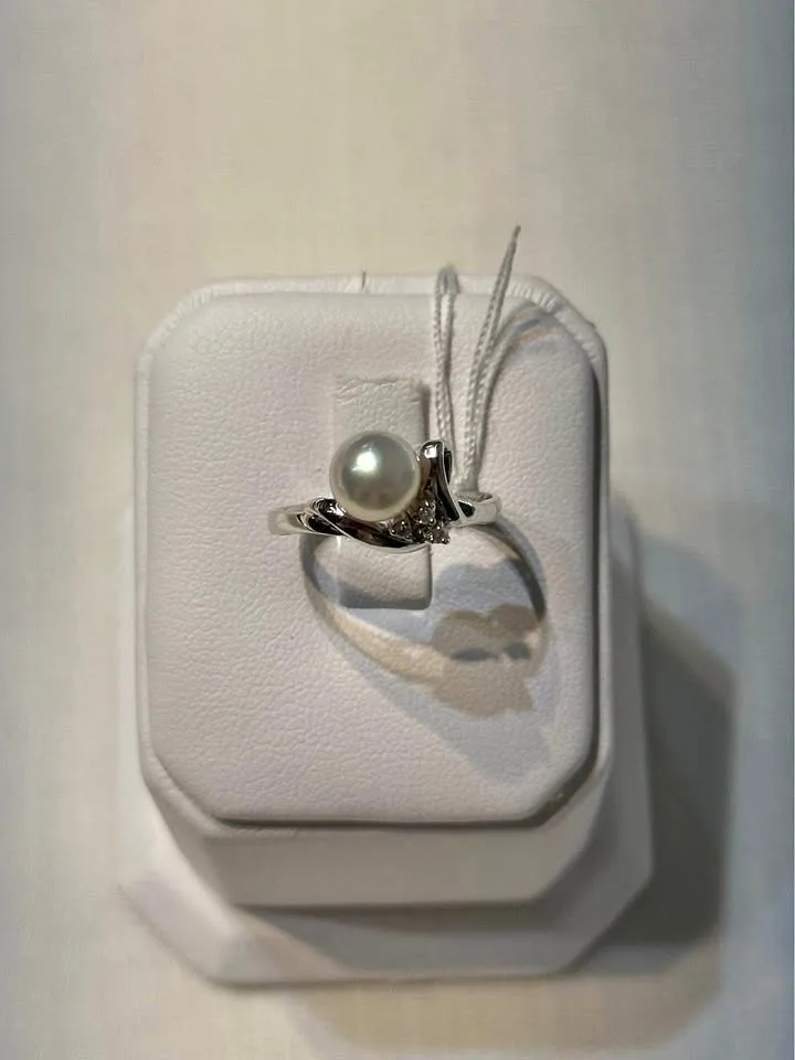 18k White Gold Pearl and Diamond Ring - Size 6 3/4 thumbnail