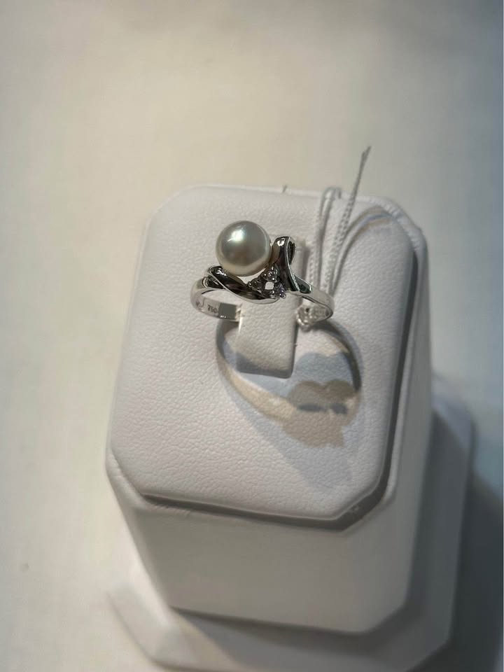 18k White Gold Pearl and Diamond Ring - Size 6 3/4 - photo 2