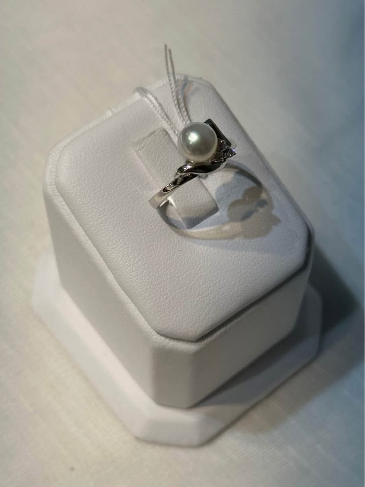 18k White Gold Pearl and Diamond Ring - Size 6 3/4 - photo 3