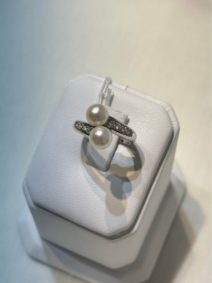 18k White Gold Double Pearl and Diamond Ring - Size 5 1/2 - photo 4