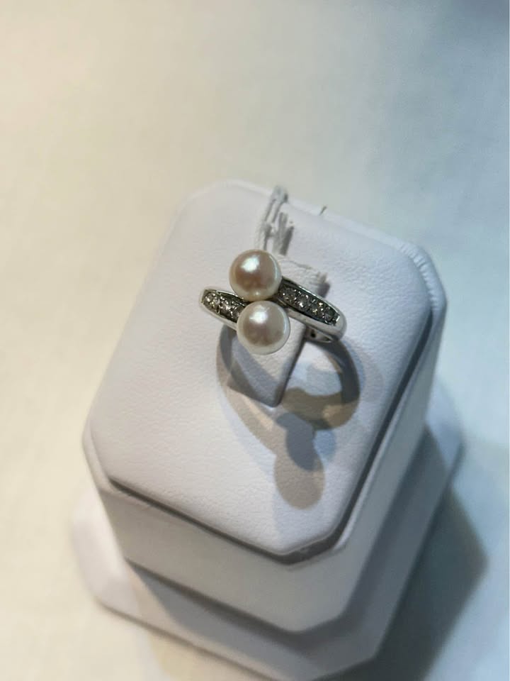 18k White Gold Double Pearl and Diamond Ring - Size 5 1/2 - photo 5