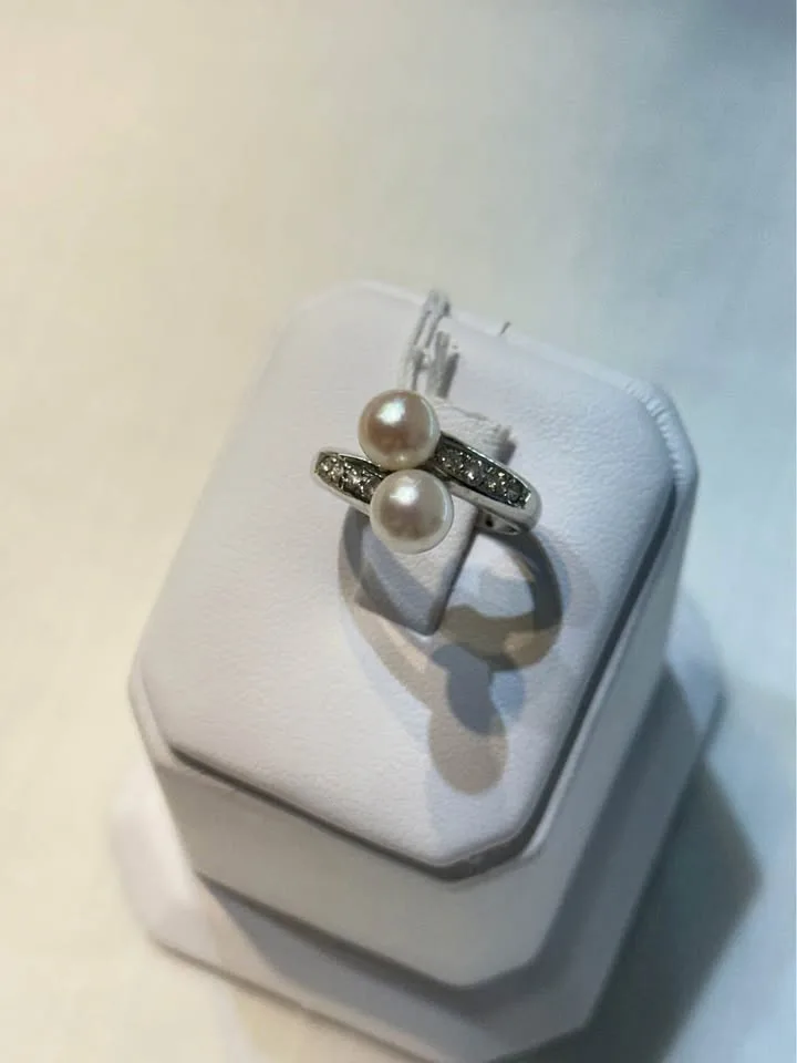 18k White Gold Double Pearl and Diamond Ring - Size 5 1/2 image indicator(5)