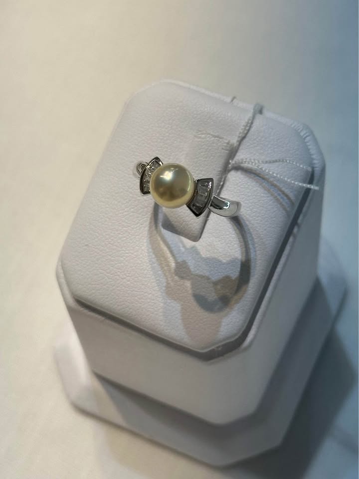 18k White Gold Pearl and Diamond Ring - Size 7 - photo 2