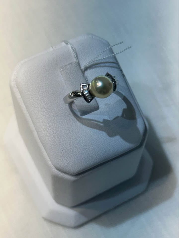 18k White Gold Pearl and Diamond Ring - Size 7 - photo 3