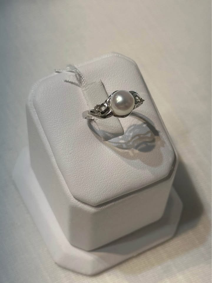 18k White Gold Pearl and Diamond Ring - Size 6 1/2 - photo 2