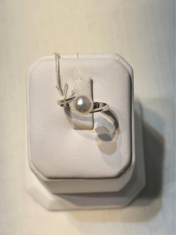 18k White Gold Pearl Ring - Size 5 3/4