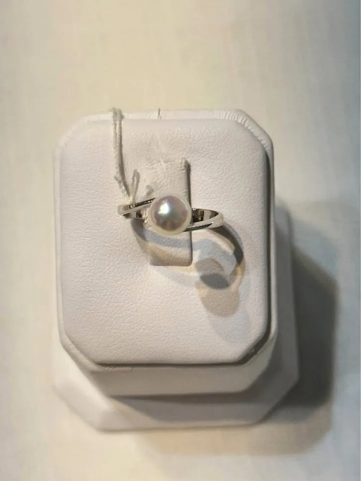 18k White Gold Pearl Ring - Size 5 3/4 thumbnail