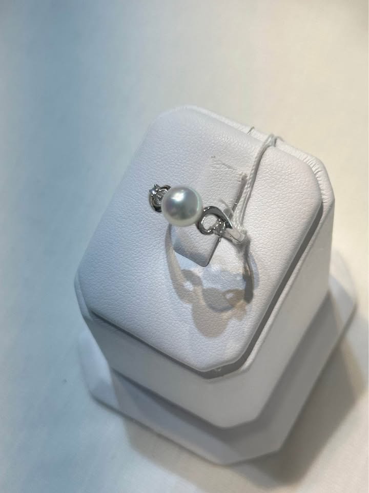 18k White Gold Pearl and Diamond Ring - Size 6 3/4 - photo 3