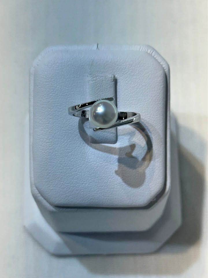 18k White Gold Pearl Ring - Size 6 3/4