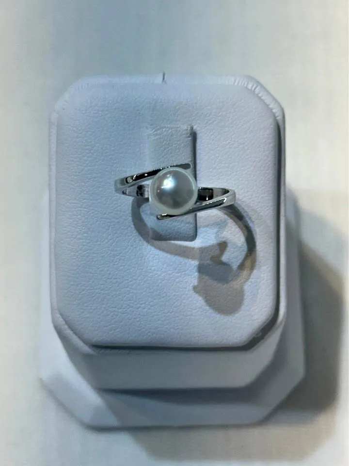 18k White Gold Pearl Ring - Size 6 3/4 thumbnail
