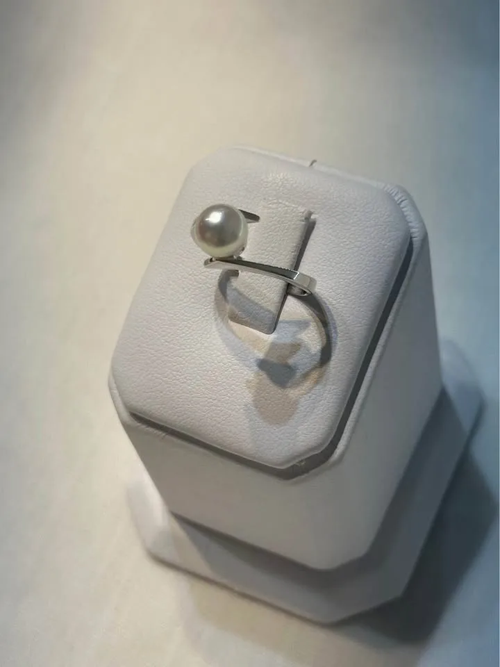 18k White Gold Pearl Ring - Size 6 3/4 image indicator(3)