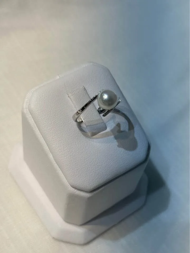 18k White Gold Pearl Ring - Size 6 3/4 image indicator(4)