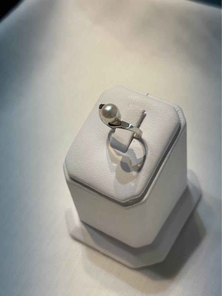 18k White Gold Pearl Ring - Size 6 - photo 2
