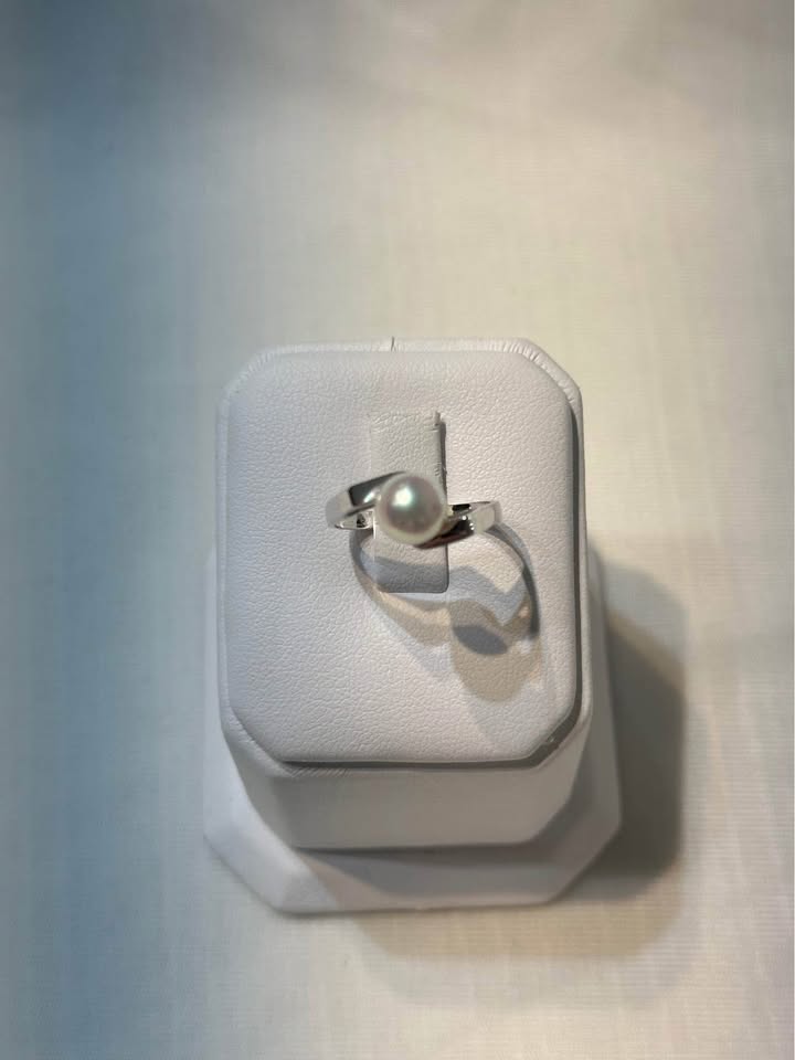 18k White Gold Pearl Ring - Size 6 - photo 4