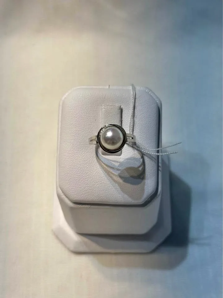 18k White Gold Pearl Ring - Size 5 1/2 thumbnail