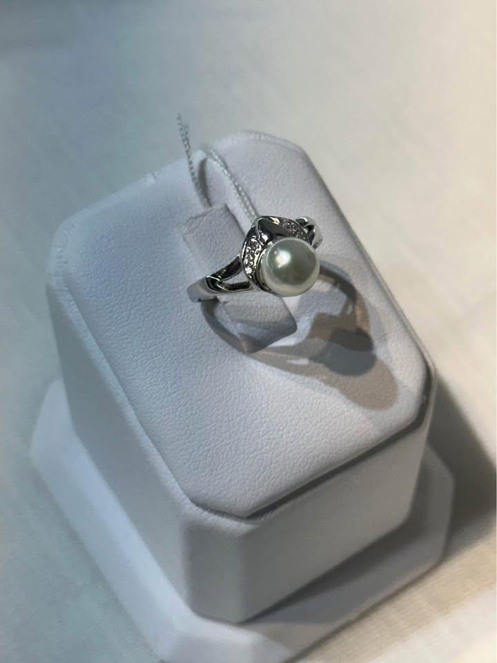 18k White Gold Pearl and Diamond Ring - Size 5 1/2 - photo 3