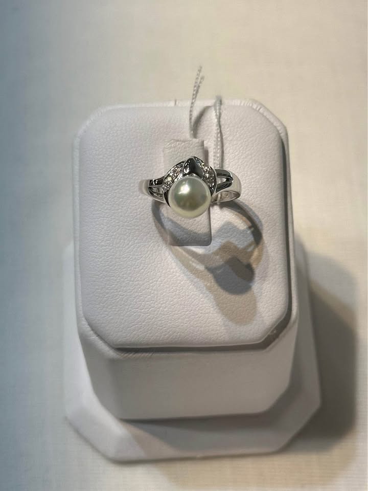 18k White Gold Pearl and Diamond Ring - Size 5 1/2 - photo 4