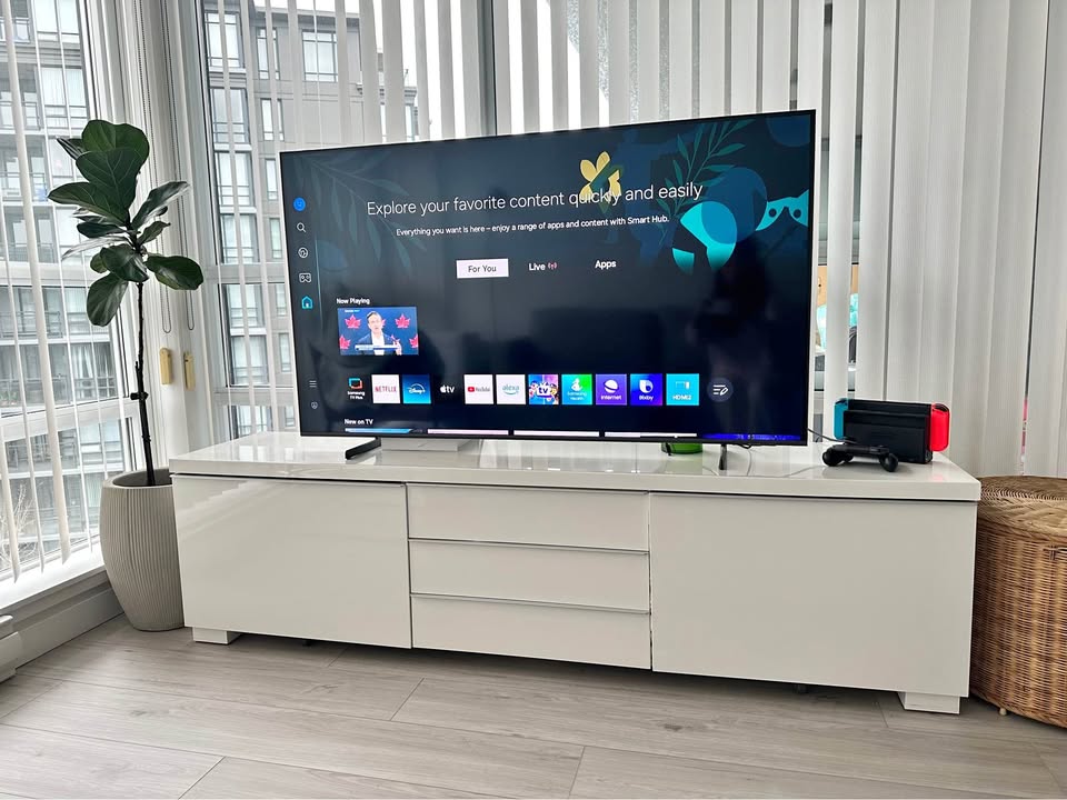 IKEA BESTÅ BURS TV bench in high-gloss white!