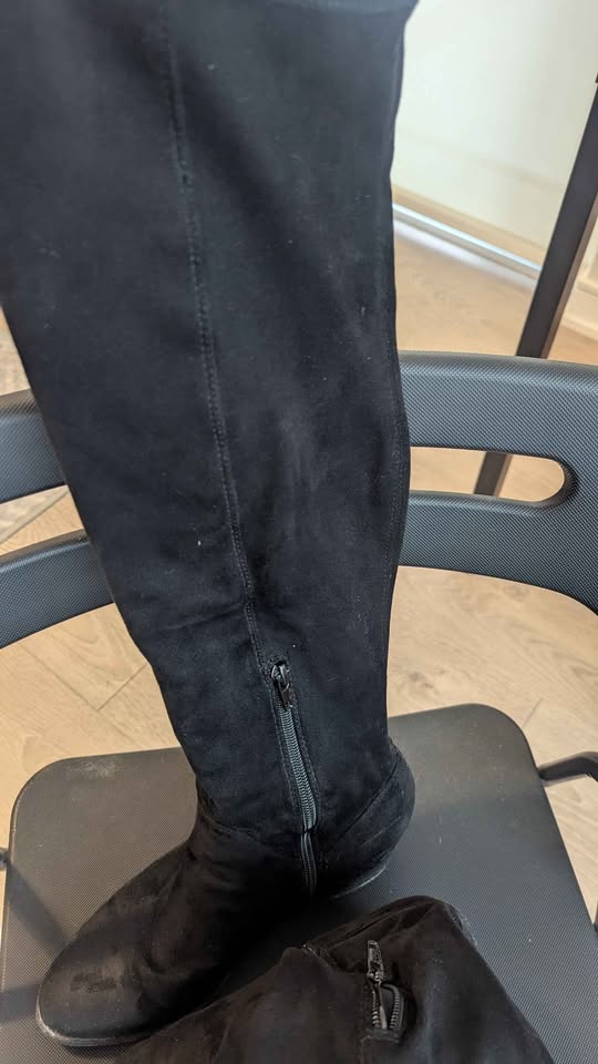 Black velvet knee high boots - photo 2