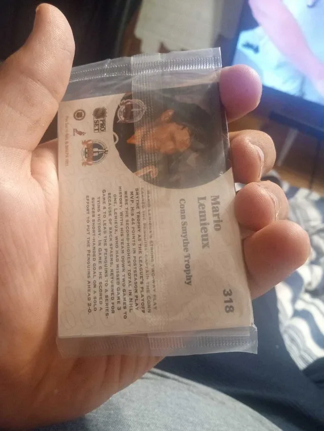 Pro Set Hockey Card Pack image indicator(2)