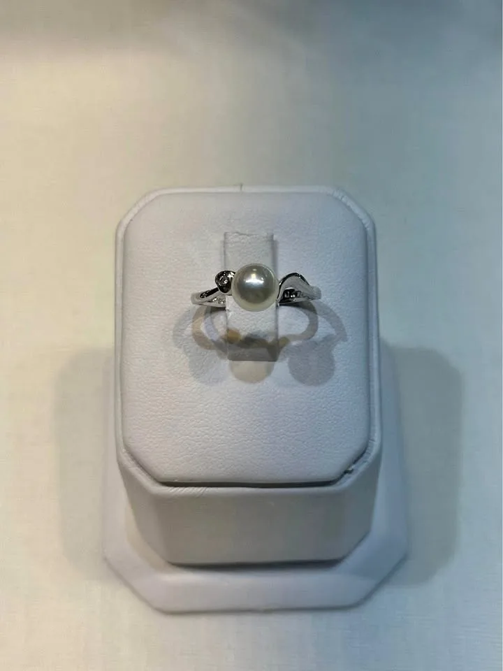 18k Pearl and Diamond Ring - Size 6 thumbnail