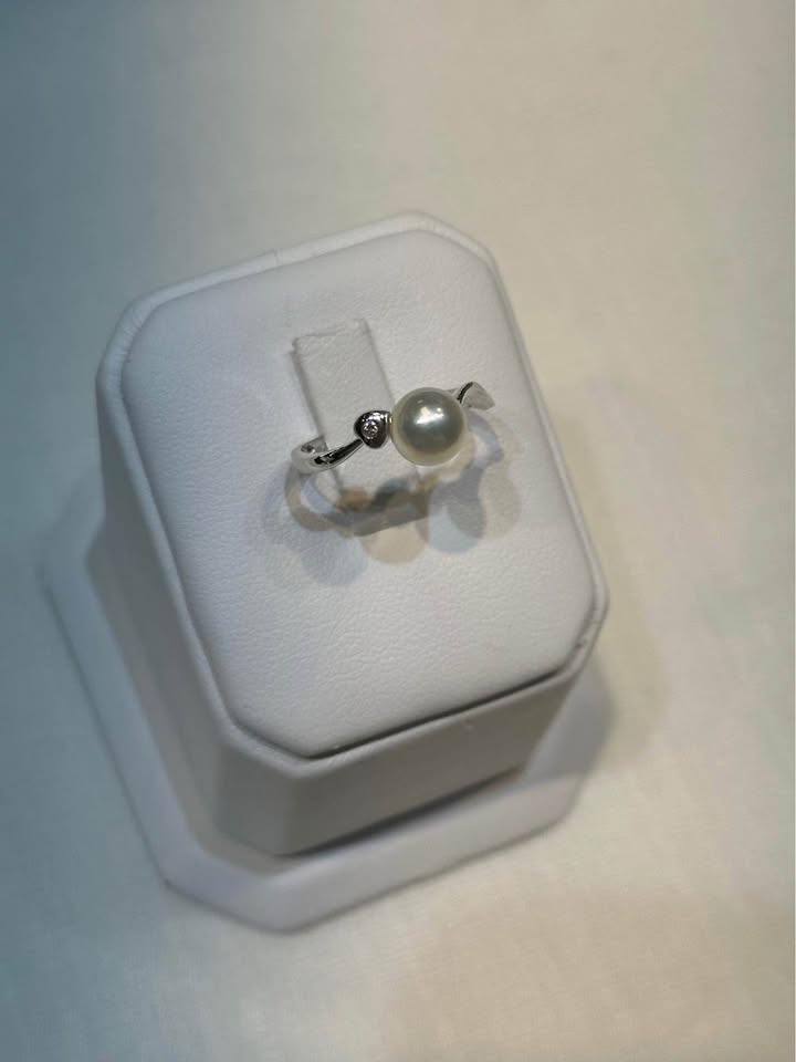 18k Pearl and Diamond Ring - Size 6 - photo 4