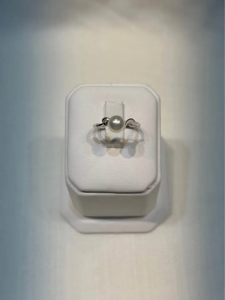 18k Pearl and Diamond Ring - Size 6 image indicator(5)