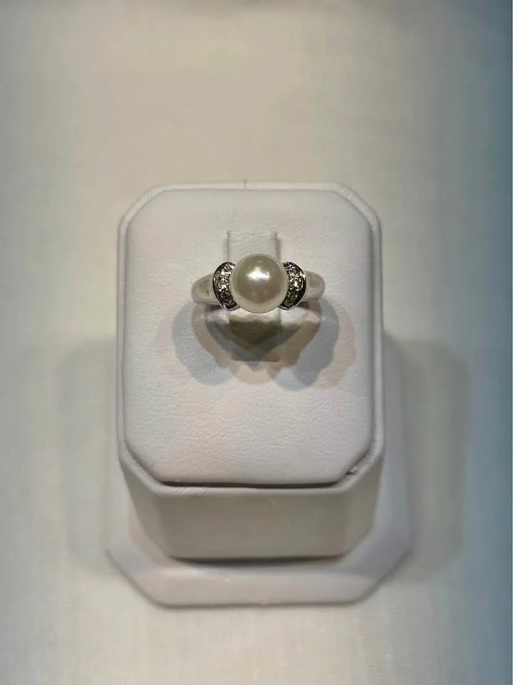 18k White Gold Pearl and Diamond Ring - Size 5 1/4 thumbnail