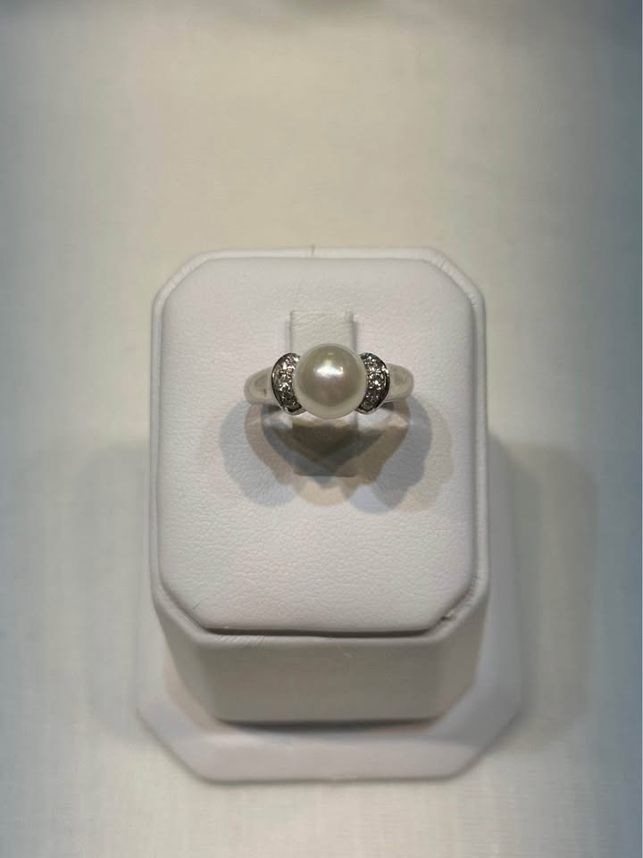 18k White Gold Pearl and Diamond Ring - Size 5 1/4 - photo 2