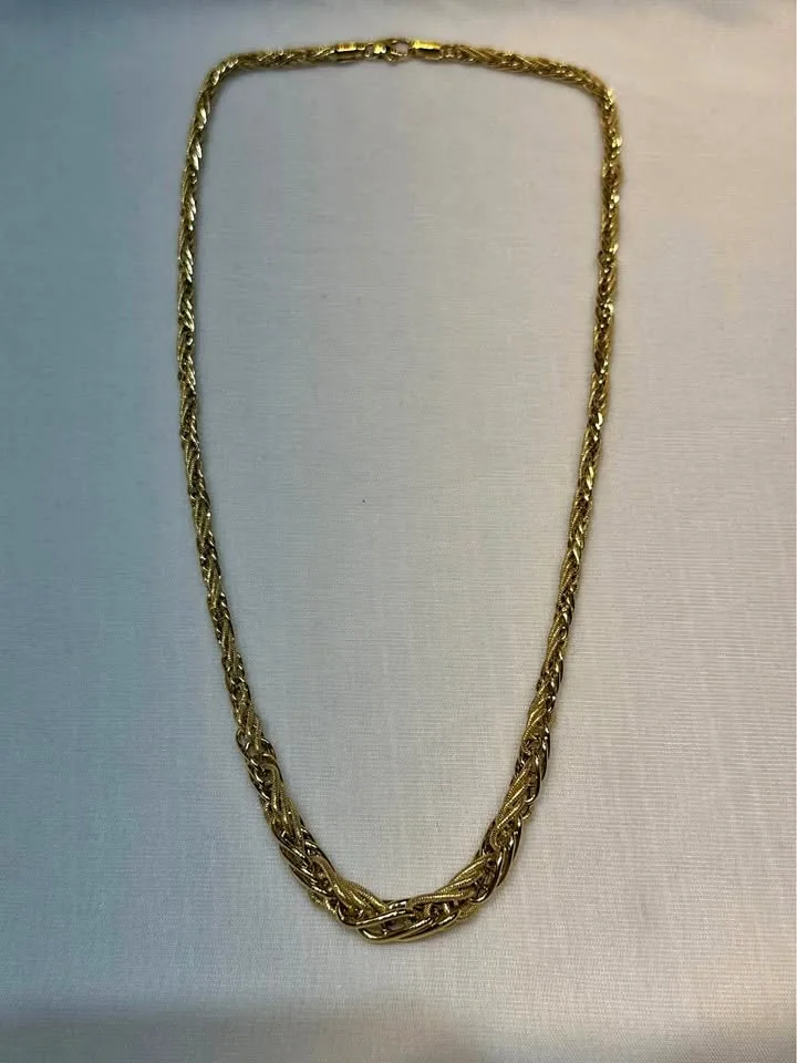 Stunning 18k Gold Chain with Lobster Claw Clasp thumbnail