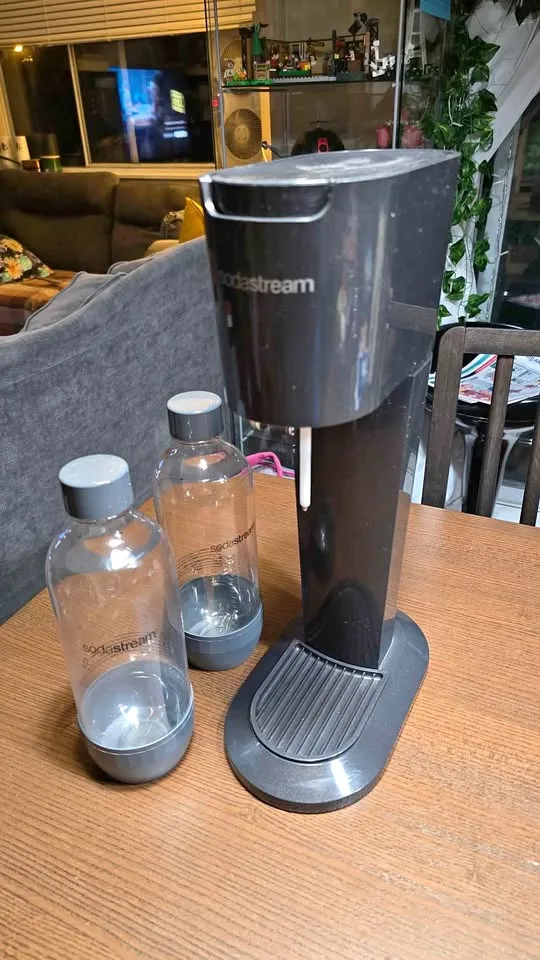 Sodastream with 2 bottles