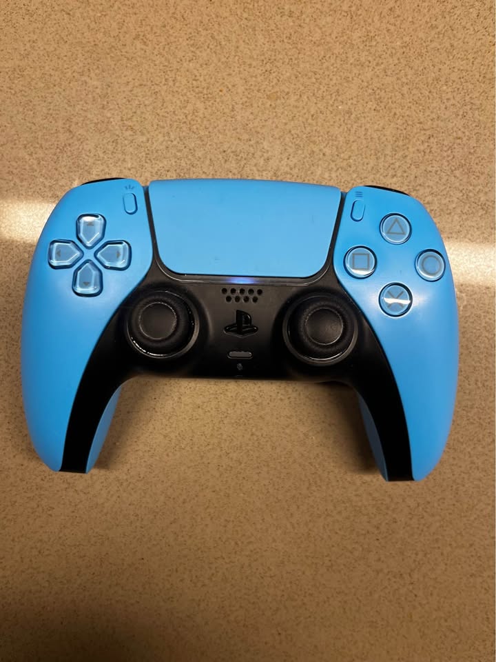 PS5 Disc Version w/ 2 controllers & Mortal Kombat 1 - photo 3