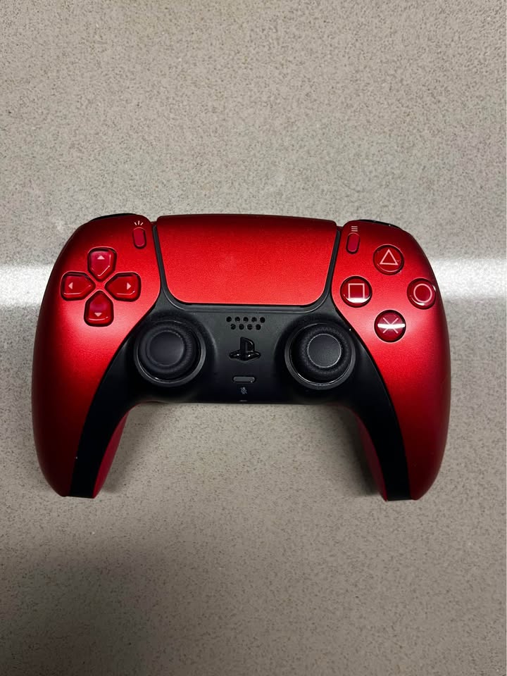PS5 Disc Version w/ 2 controllers & Mortal Kombat 1 - photo 5