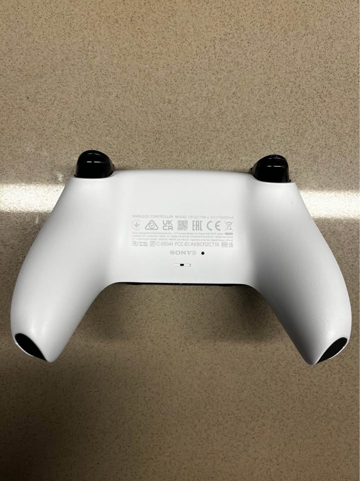 Brand New PS5 Dualsense Controller White - photo 2