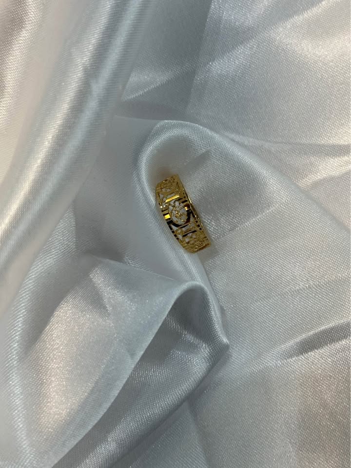 18k Solid Gold Ring - Size 5 3/4 - photo 2