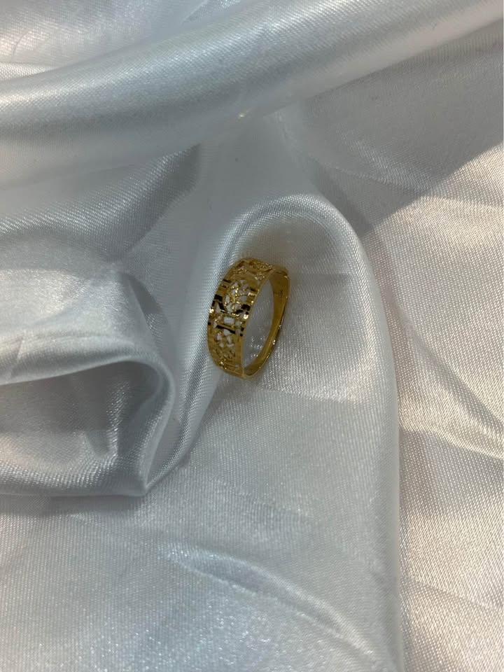 18k Solid Gold Ring - Size 5 3/4 - photo 3