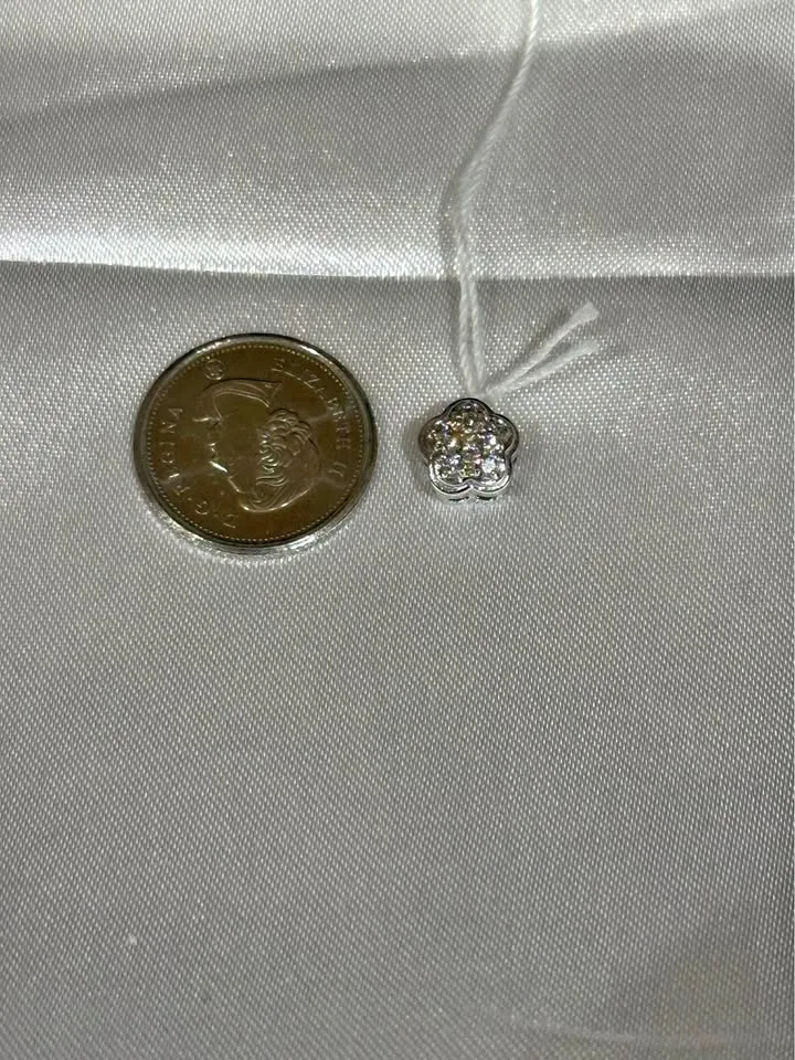 18k solid gold Dainty Flower Diamond Pendant thumbnail