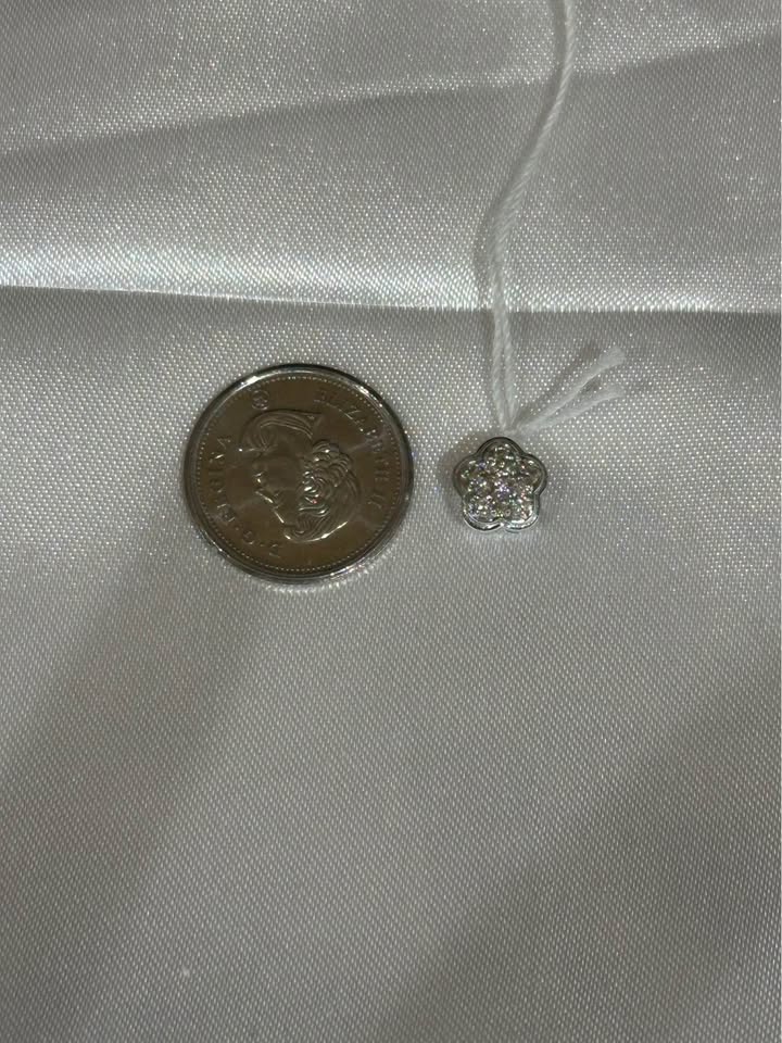 18k solid gold Dainty Flower Diamond Pendant - photo 2