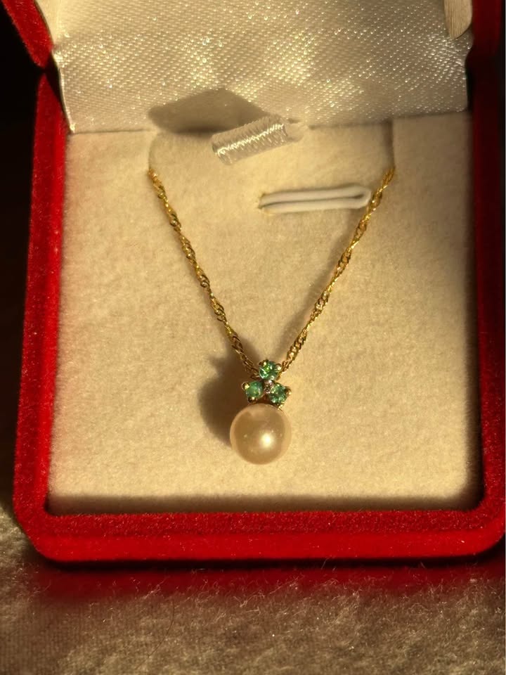 14k solid gold Dainty Pearl and Emerald - Pendant and Necklace - photo 3